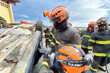 Simulado de salvamento veicular com vítimas presas às ferragens capacita bombeiros do estado para situações reais
