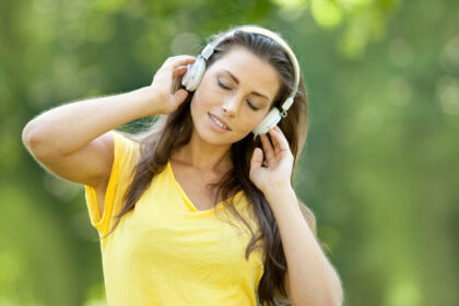 O Efeito da Música no Bem-Estar: Como Escutar Canções Pode Melhorar o Seu Dia