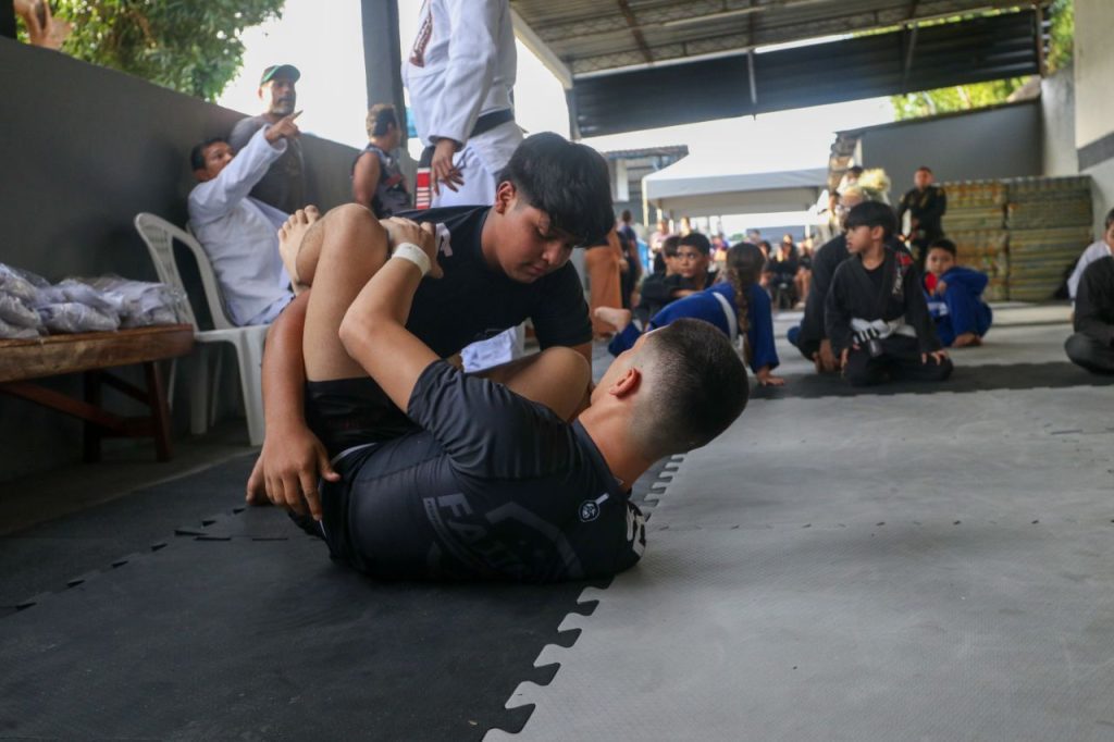 Governador Wilson Lima entrega equipamentos para incentivar a prática de jiu-jitsu