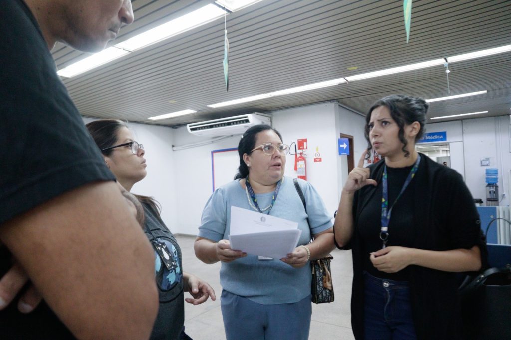 Governo do Amazonas disponibiliza serviço de intérpretes de Libras de forma gratuita para a população