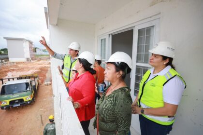 Famílias beneficiadas pelo Prosamin+ visitam obras do Residencial Maués, onde irão residir