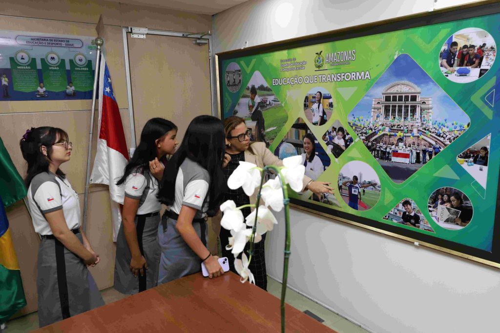 Secretaria de Educação e Iphan discutem reforma do Colégio Dom Pedro II com alunos e professores