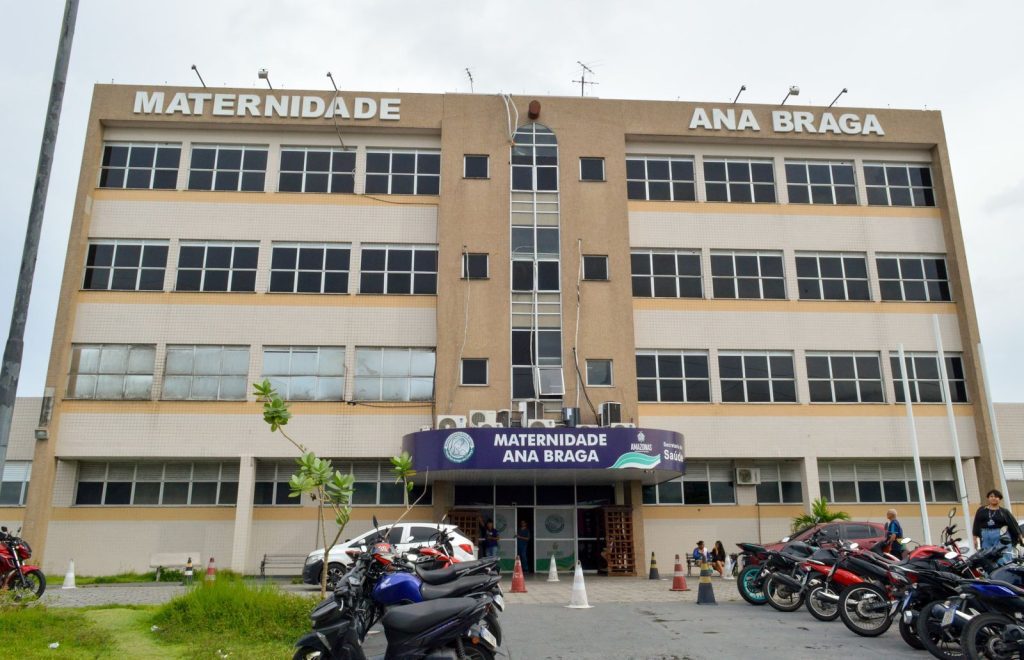 Após dois meses de internação, bebê indígena que fez transfusão intrauterina na maternidade do Estado recebe alta