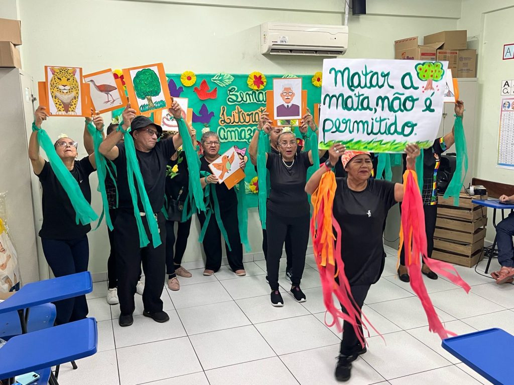 Alunos do Cemeapi da FUnATI exaltam a literatura amazonense por meio de exposições e apresentações musicais