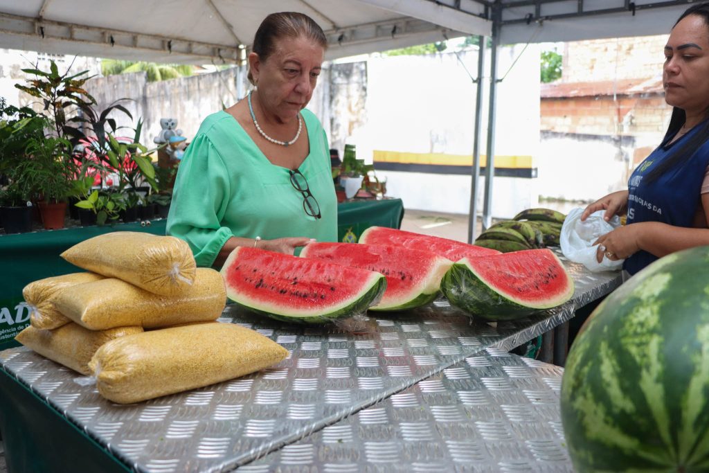 Em parceria com a ADS, Sedecti realiza primeira edição da feira de produtos regionais