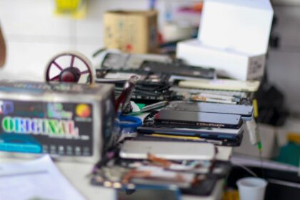 RecuperaFone: PC-AM prende donos de assistência técnica por posse de celular com restrição de roubo ou furto