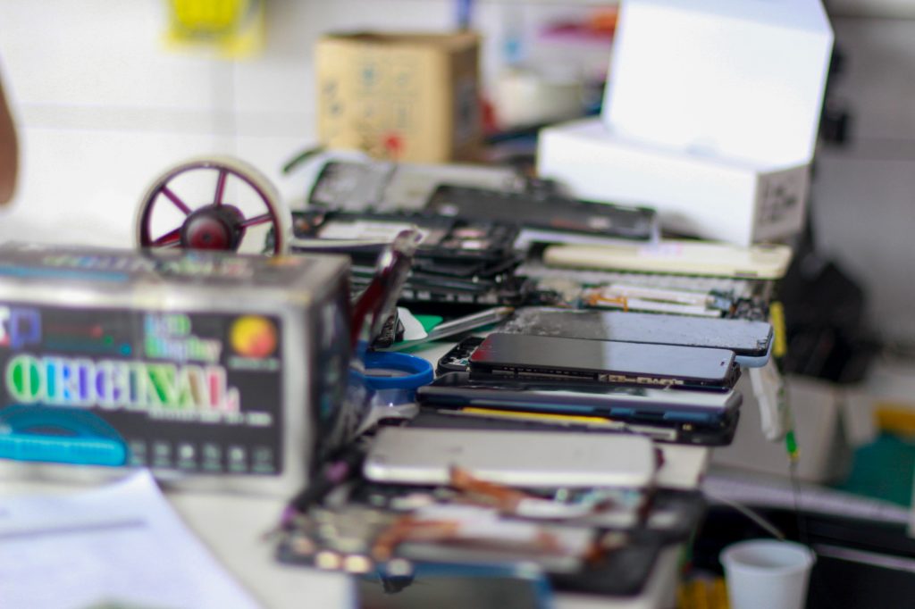 RecuperaFone: PC-AM prende donos de assistência técnica por posse de celular com restrição de roubo ou furto