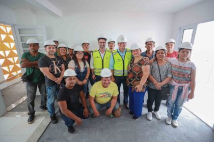 Famílias atendidas pelo Prosamin+, do Governo do Amazonas, visitam as futuras moradias no Residencial Maués