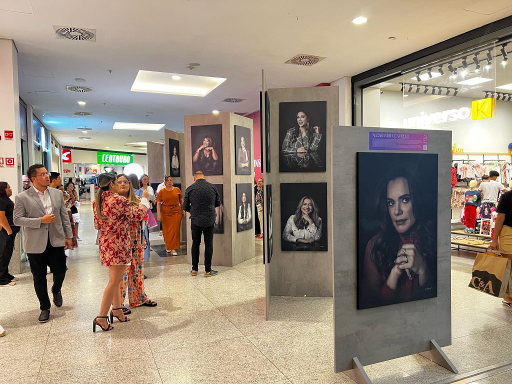 Palácio da Justiça recebe exposição fotobiográfica que retrata mais de 80 personalidades do Amazonas