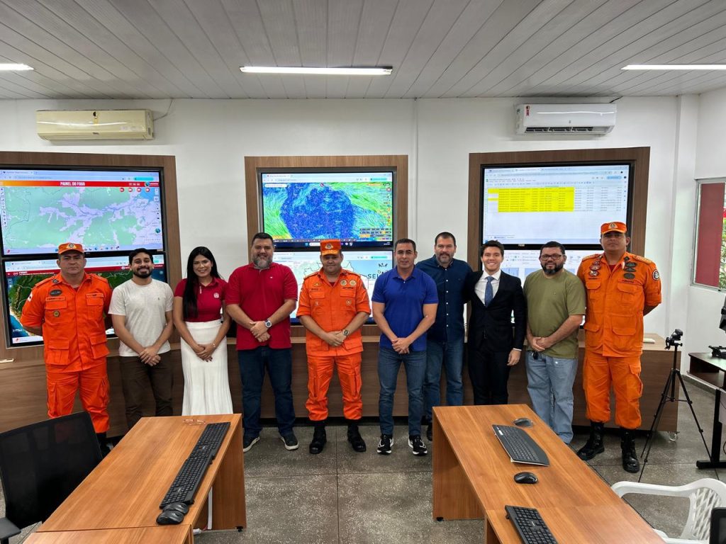 Festival de Parintins 2025: Corpo de Bombeiros alinha estratégias de segurança do espetáculo com representantes dos bumbás