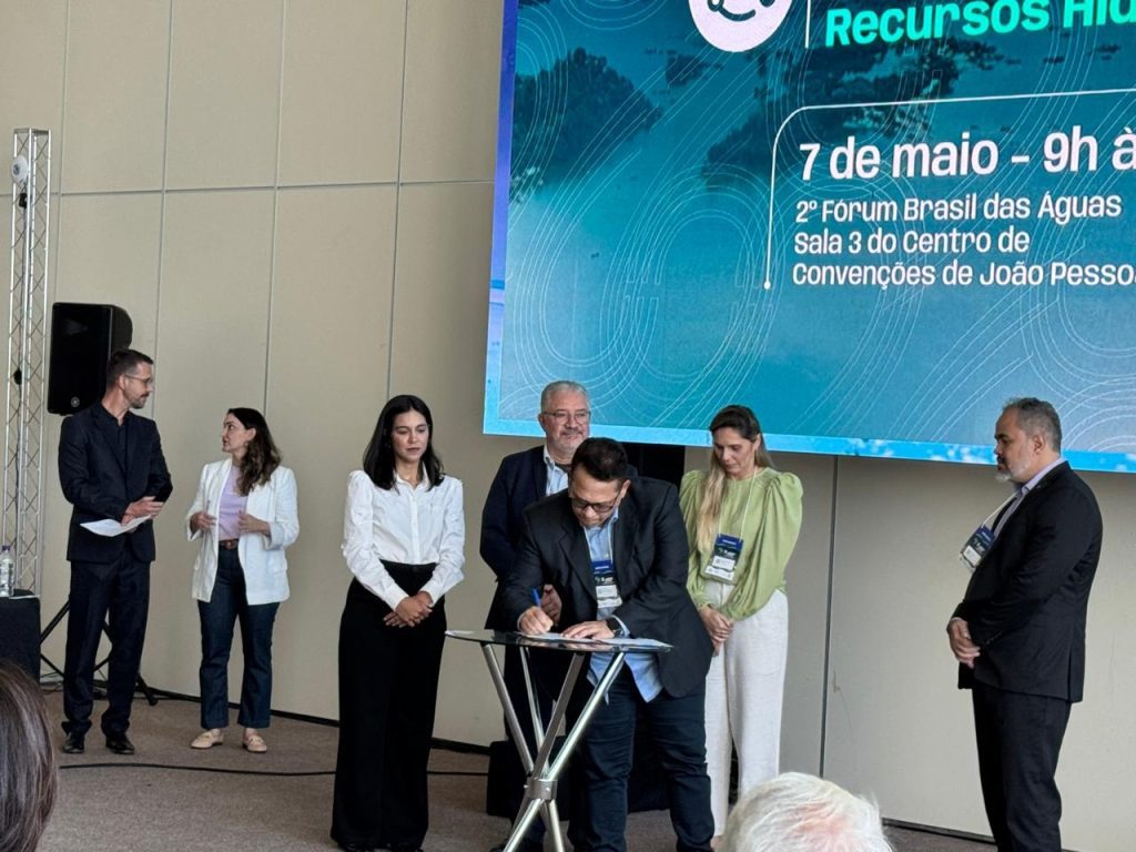 Governo do Amazonas firma acordo com Agência Nacional de Águas para fortalecer gestão dos recursos hídricos