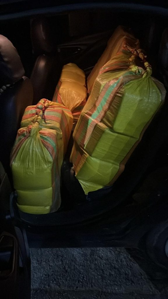 Durante abordagem, Polícia Militar do Amazonas apreende 240 quilos de droga em veículo