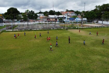Observador de clube profissional avalia jovens talentos do Instituto “Bom de Bola”