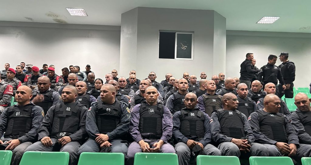 Polícia Militar do Amazonas treina efetivo para atuar em situações de crise, distúrbios civis e intervenções de alto risco
