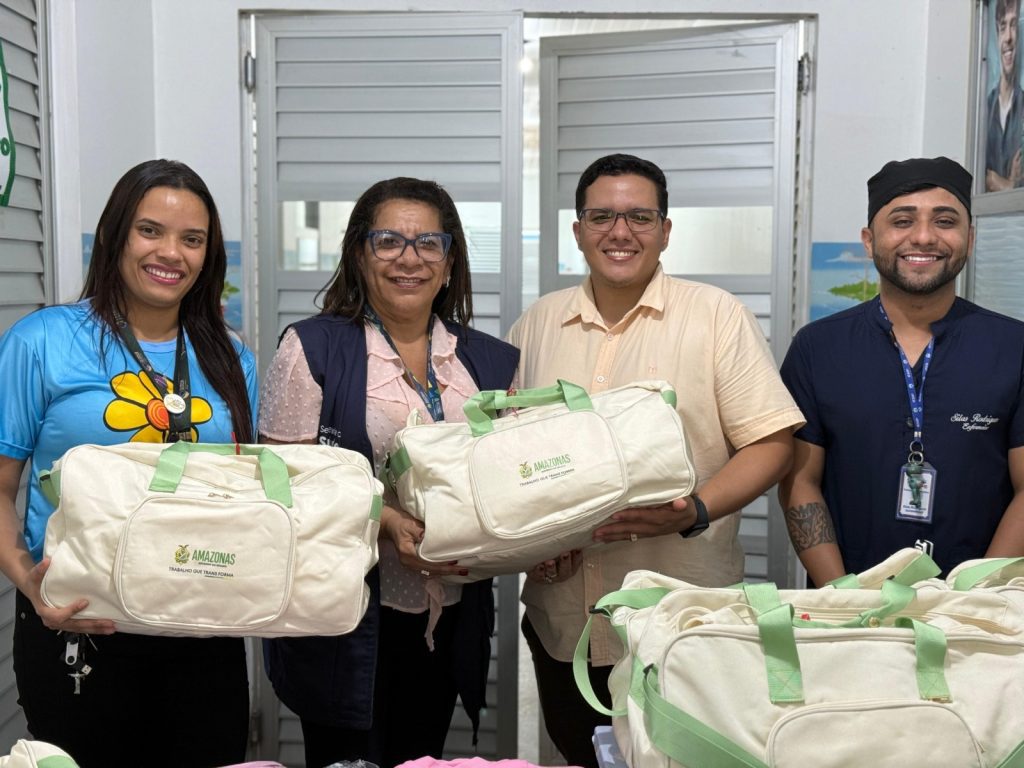 Governo do Amazonas entrega enxovais para mães em situação de vulnerabilidade em Tapauá