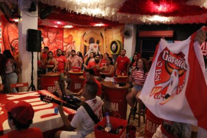 Festival de Parintins 2025: em Manaus, bares temáticos dos bumbás atraem torcedores com proximidade do festival