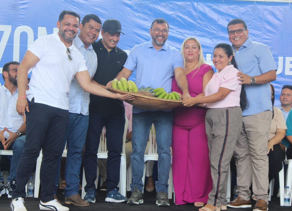 Em Barcelos, Sepror beneficia produtores rurais com entregas de insumos e implementos agrícolas