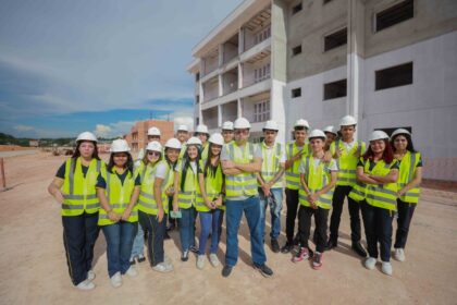 Projeto ‘Tô na Obra’ leva estudantes para conhecer canteiro de obras do Prosamin+ na comunidade da Sharp, zona leste de Manaus