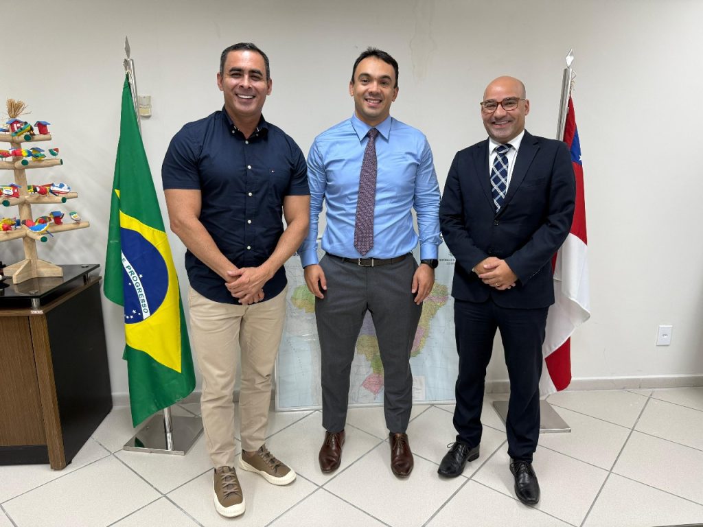 Festival de Parintins 2025: PGE-AM recebe presidente e advogado do Boi Caprichoso para tratar questões jurídicas e trabalhistas do bumbá