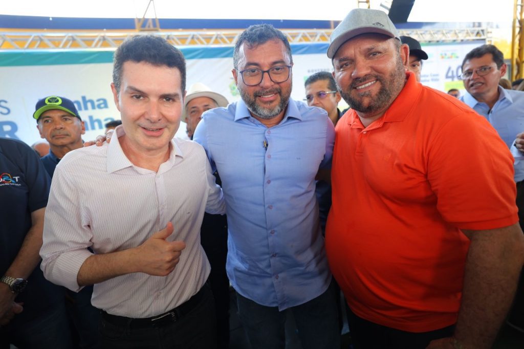 Governador Wilson Lima, Ministério das Cidades e prefeitura assinam contrato para a construção de 400 casas em Tefé