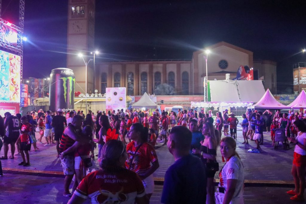 Festival de Parintins 2025: Panavueiro Fest reúne grande público na primeira noite com transmissão e atrações musicais