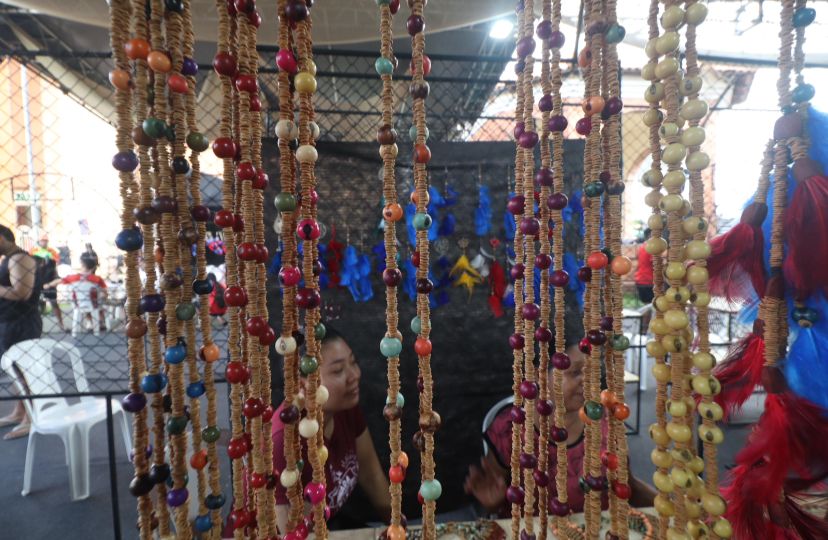 Festival de Parintins 2025: Torcedores dos bois podem adquirir produtos na 5° Feira de artesanato indígena