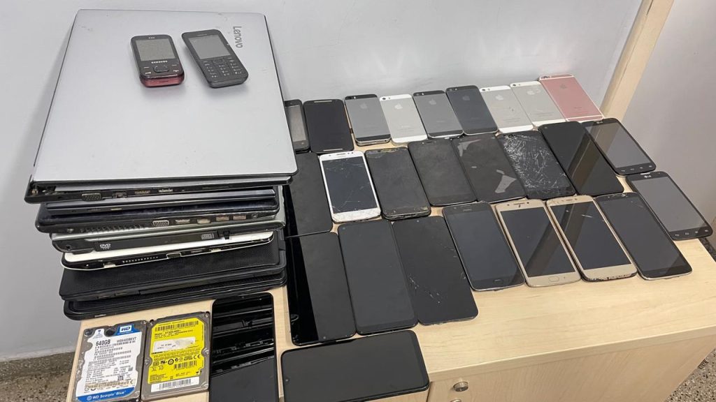 Polícia Civil apreende aparelhos eletrônicos roubados durante operação no Centro de Manaus
