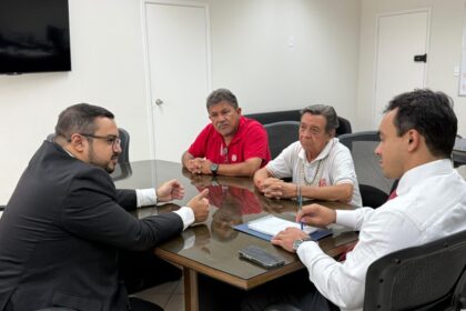 Festival de Parintins 2025: PGE-AM recebe presidente e advogado do boi-bumbá Garantido para alinhamento de questões jurídicas