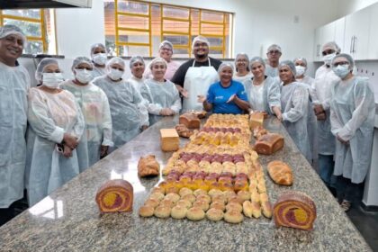 Imigrantes acolhidos pelo Governo do Amazonas recebem certificados do Projeto Padaria Artesanal