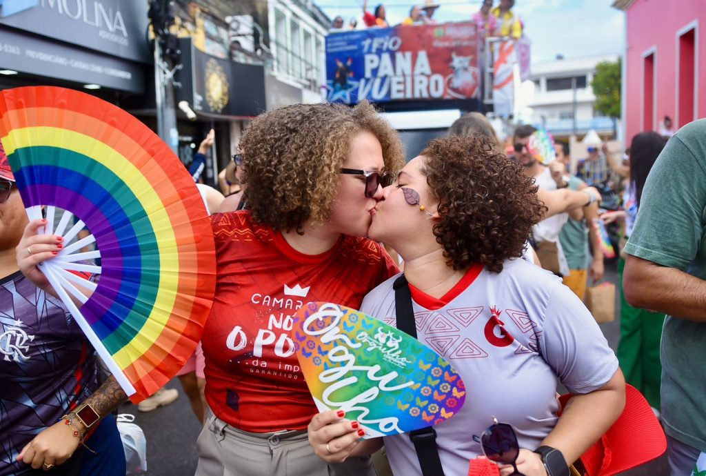 Festival de Parintins 2025: 1º Circuito do Orgulho arrasta brincantes em celebração à diversidade