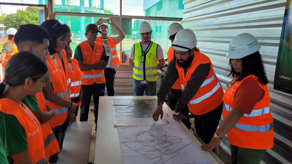 UGPE leva estudantes para conhecer canteiro de obras do Prosai Parintins