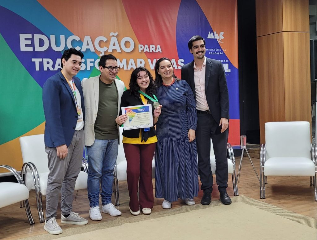 Estudante da rede estadual é selecionada para etapa internacional do Parlamento Juvenil do Mercosul