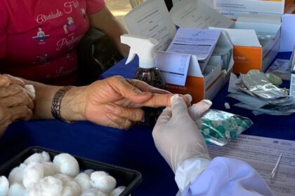 Uso racional de medicamentos e prevenção de IST são temas de ação da FVS-RCP no Parque do Idoso em Manaus