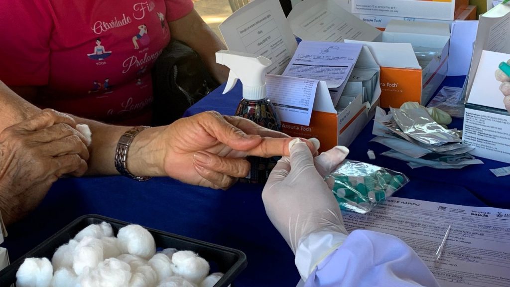 Uso racional de medicamentos e prevenção de IST são temas de ação da FVS-RCP no Parque do Idoso em Manaus