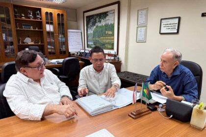 Ciama entrega a prefeitura do município de Silves o projeto arquitetônico do Mirante do Cristo