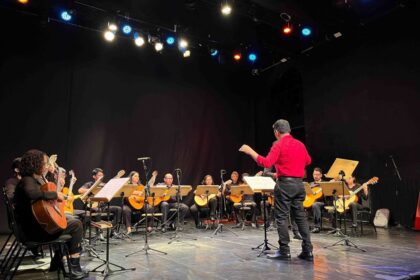 “Amor em Canções”: Camerata de Violões e Canto Popular encantam o público em concerto no Teatro da Instalação