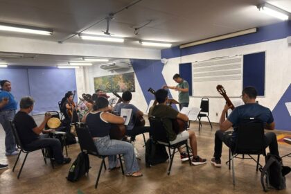 ‘Amor em Canções’ une vozes e violões do Liceu de Artes em apresentação gratuita no Teatro da Instalação