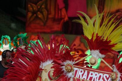 Festival Folclórico do Amazonas encerra penúltima noite com apresentações de bois-bumbás no Sambódromo