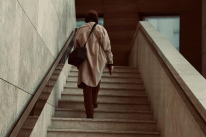 Crescer Dói, Mas Vale a Pena: O Valor de Cada Degrau na Caminhada Cristã