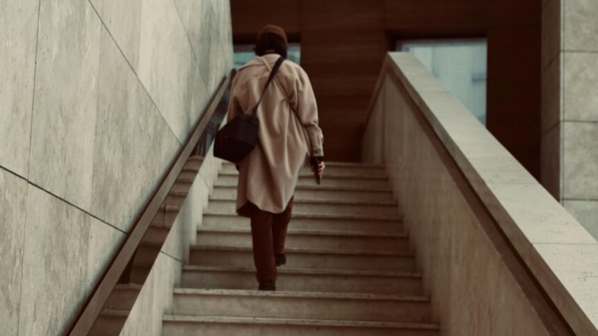 Crescer Dói, Mas Vale a Pena: O Valor de Cada Degrau na Caminhada Cristã