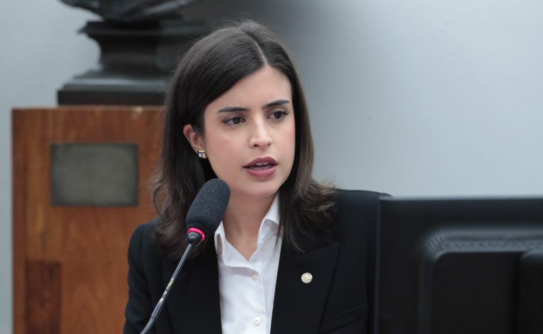 Proposta permite propaganda eleitoral em duas línguas