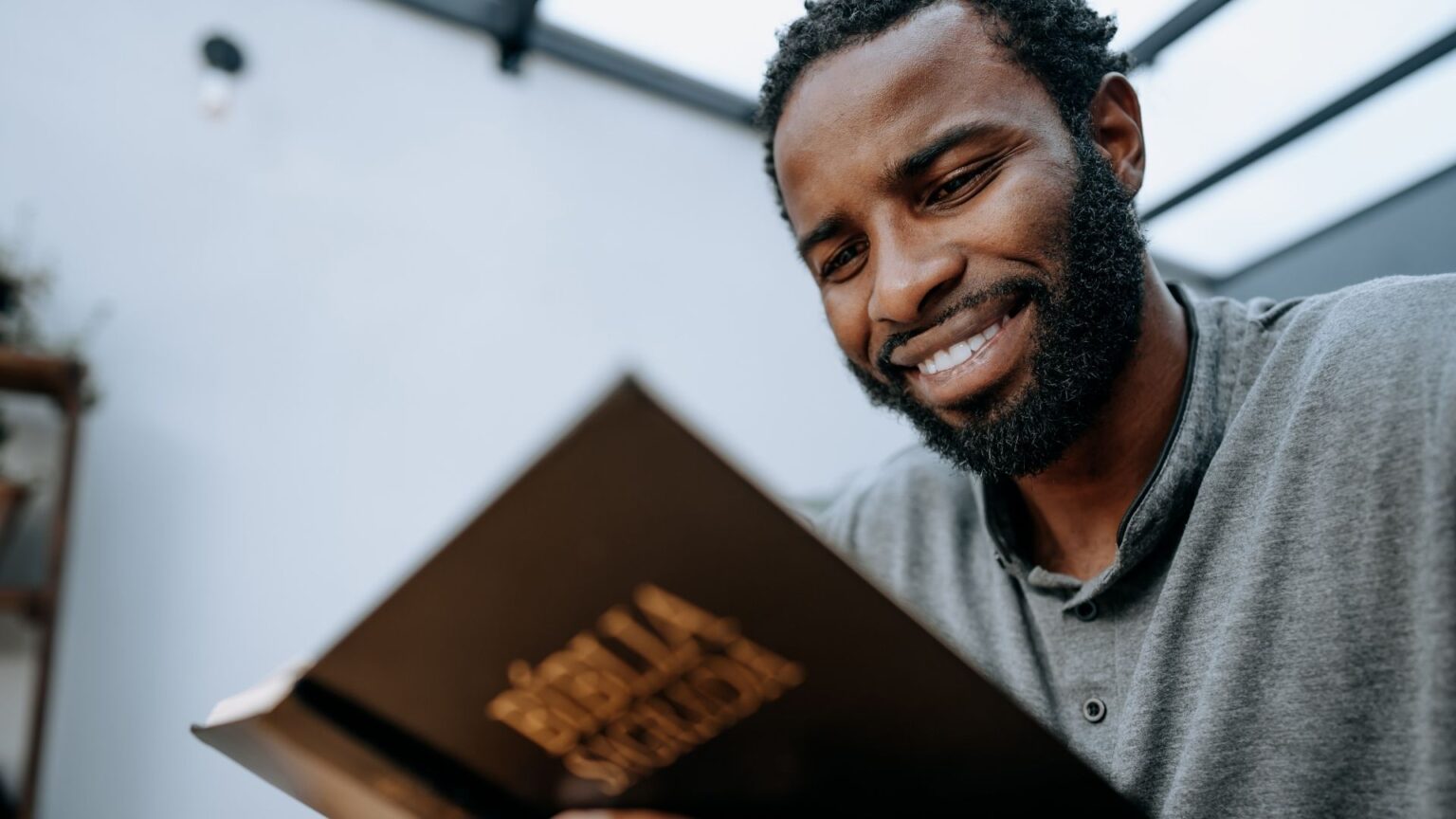 A Paz que o Mundo Não Traz: O Silêncio que Conecta com Deus