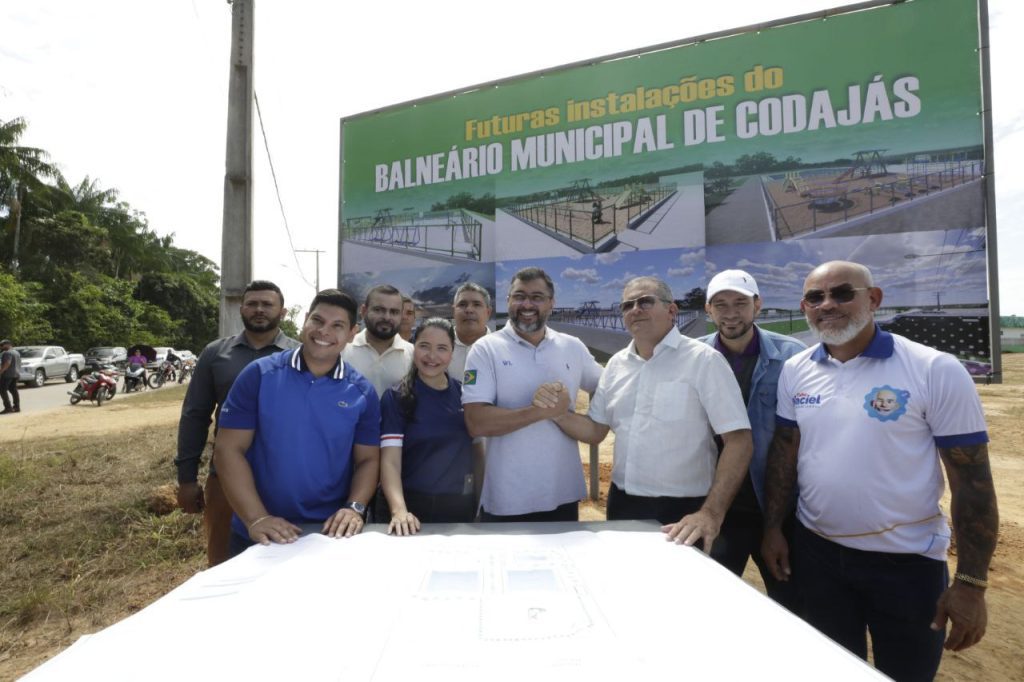 Governador Wilson Lima destaca obras da estrada Codajás–Anori e inaugura iluminação pública de LED no município