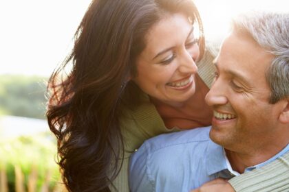 De Mãos Dadas com o Coração: O Que é Amar em 2025?