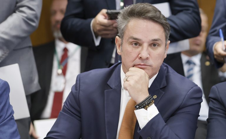 Comissão aprova suspensão dos gastos com processos de transferência de terras para reforma agrária