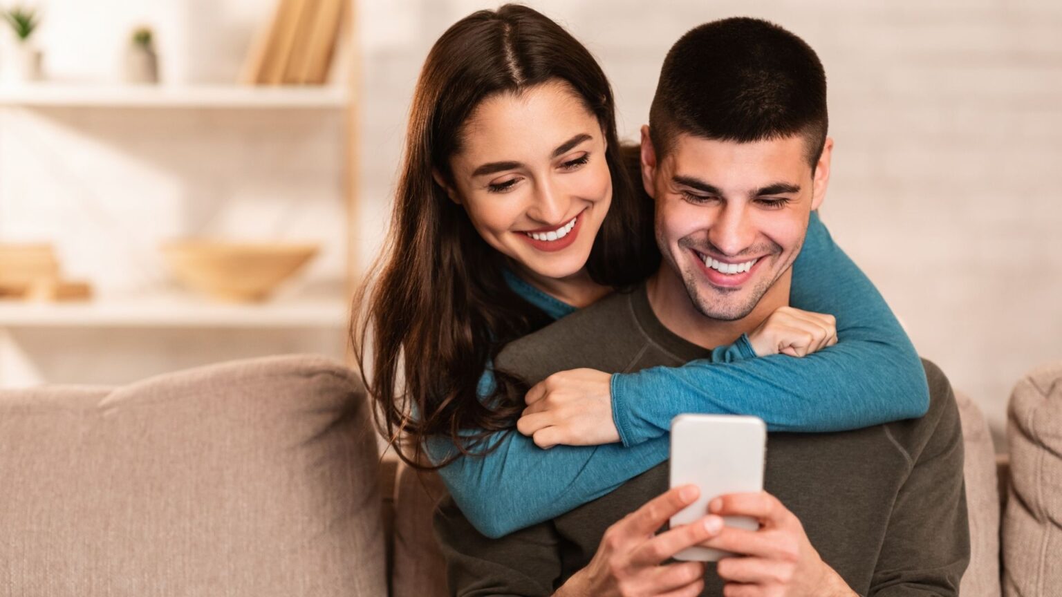 Corações de Mãos Dadas: A Nova Linguagem do Amor Digital