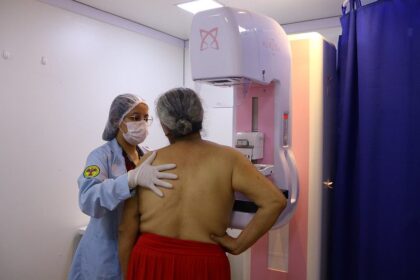 Outubro Rosa: Boletim da FVS-RCP reforça a importância do diagnóstico precoce do câncer de mama