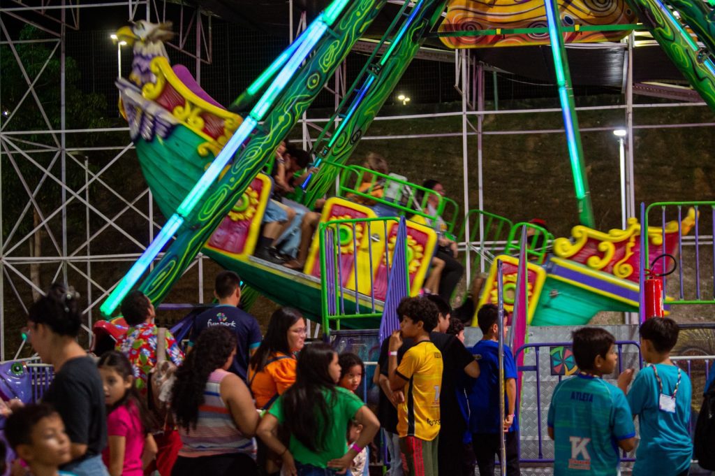 Sejusc leva cerca de 1.500 crianças e adolescentes assistidos por OSCs para parque de diversão