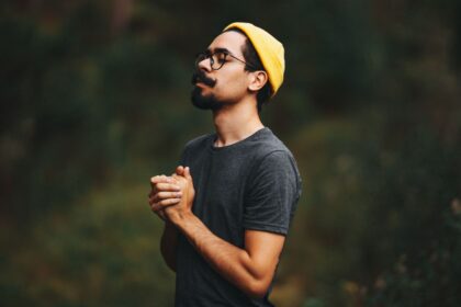 Espiritualidade Masculina: Por Que Homens Precisam Redescobrir o Poder da Oração