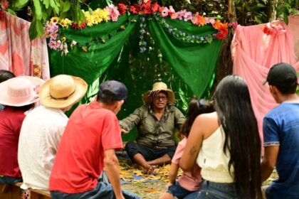‘Contadores de Histórias’: Projeto transforma memórias da terceira idade em teatro no interior do Amazonas